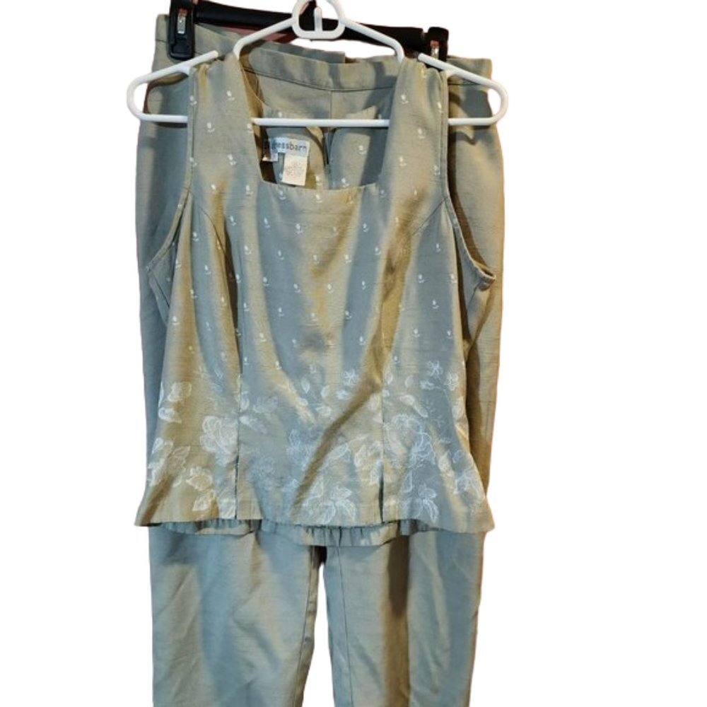 2 pc Dress Barn Pants & Top Set in a Light Green